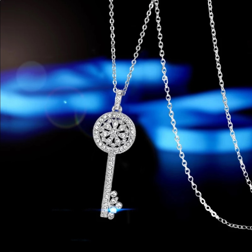 TREASURE ♡ Cubic Zirconia Key GIFT - Picture 2 of 16